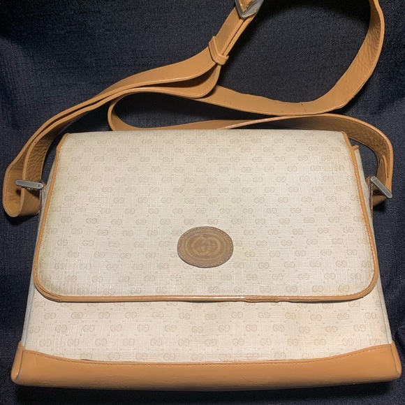 Gucci Handbags - Gucci crossbody bag